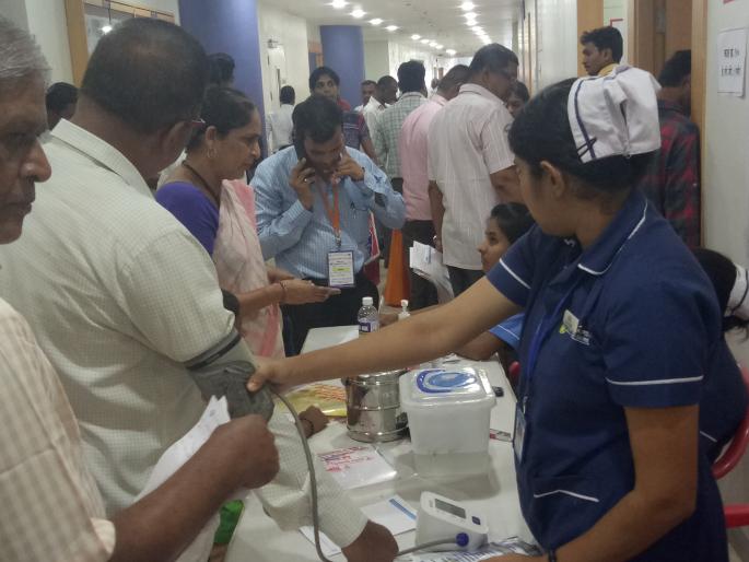 Thousands of beneficiaries took the benefit of mega health camp of Shiv Sena in Thane | ठाण्यात शिवसेनेच्या महाआरोग्य शिबिराचा दहा हजार गरजूंनी घेतला लाभ Thousands of beneficiaries took the benefit of mega health camp of Shiv Sena in Thane | ठाण्यात शिवसेनेच्या महाआरोग्य शिबिराचा दहा हजार गरजूंनी घेतला लाभ