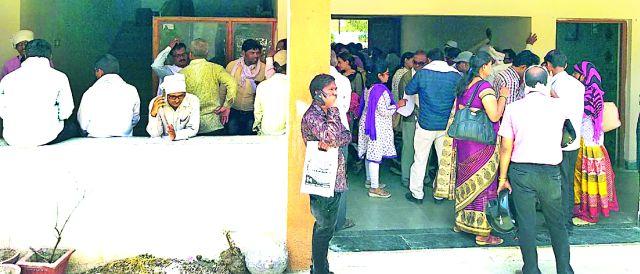 In exchange of teachers, 'some cheerful gum' | शिक्षकांच्या बदल्यांनी ‘कही खुशी-कही गम’ In exchange of teachers, 'some cheerful gum' | शिक्षकांच्या बदल्यांनी ‘कही खुशी-कही गम’