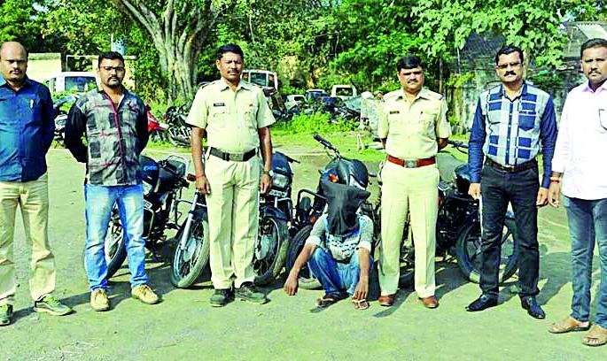 Dancers and two-wheelers burglar | दानपेटी आणि दुचाकी चोर गजाआड Dancers and two-wheelers burglar | दानपेटी आणि दुचाकी चोर गजाआड