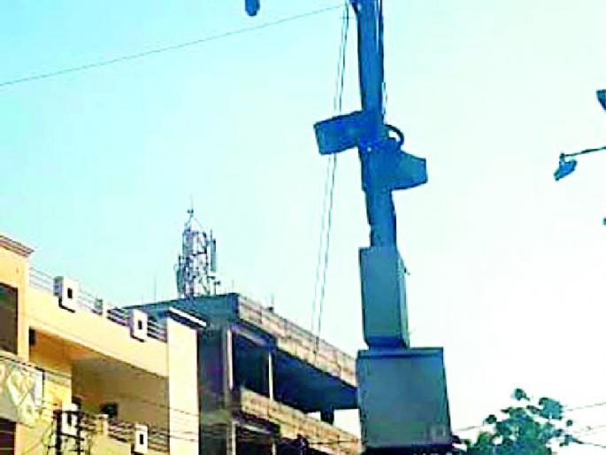 Silence about police 'PA's traffic | पोलिसांच्या ‘पीए’ चे वाहतुकीबाबत मौन Silence about police 'PA's traffic | पोलिसांच्या ‘पीए’ चे वाहतुकीबाबत मौन