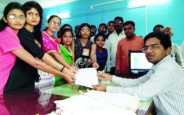 Resolve voice for reservation | आरक्षणासाठी आवाज केला बुलंद Resolve voice for reservation | आरक्षणासाठी आवाज केला बुलंद