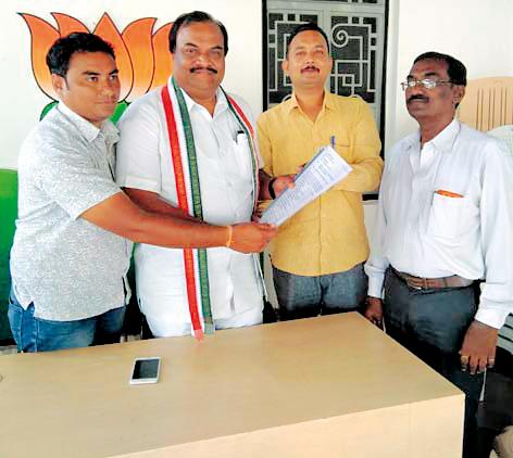 Prioritize beautification with roads in development work | विकास कामात रस्त्यासह सौंदर्यीकरणाला प्राधान्य द्या Prioritize beautification with roads in development work | विकास कामात रस्त्यासह सौंदर्यीकरणाला प्राधान्य द्या