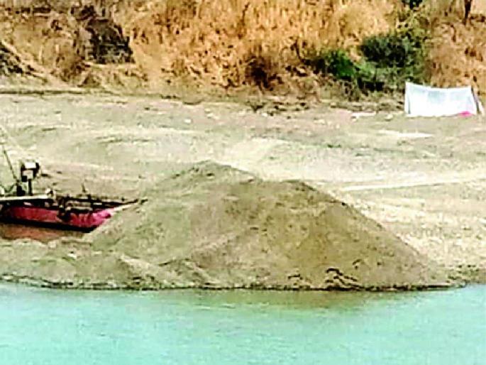 This year, Vikrammi dialect of Valanghatala took place | यंदा वाळूघाटाला लागली विक्रमी बोली This year, Vikrammi dialect of Valanghatala took place | यंदा वाळूघाटाला लागली विक्रमी बोली