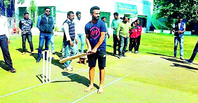 Ajinkya Rahane meets Talegaon Cricket Academy | तळेगावच्या क्रिकेट अकादमीला अजिंक्य रहाणे यांची भेट  Ajinkya Rahane meets Talegaon Cricket Academy | तळेगावच्या क्रिकेट अकादमीला अजिंक्य रहाणे यांची भेट