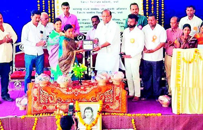 Be able to stand by self-employed | स्वयंरोजगार उभा करुन सक्षम व्हा Be able to stand by self-employed | स्वयंरोजगार उभा करुन सक्षम व्हा