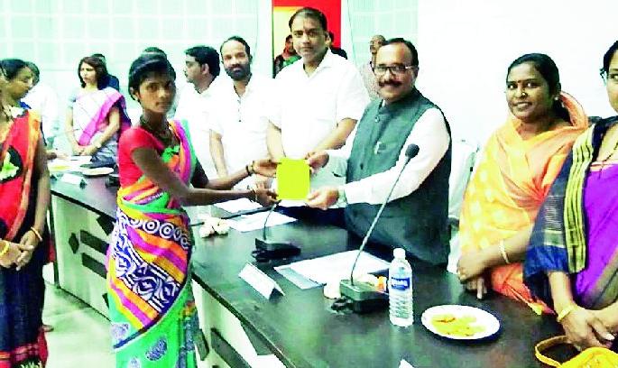 Citizen satisfaction from the camp | शिबिरातून नागरिकांचे समाधान Citizen satisfaction from the camp | शिबिरातून नागरिकांचे समाधान