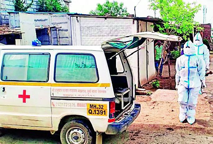 Due to lack of coordination, the bodies remained at home for three hours | समन्वयाअभावी मृतदेह तीन तास घरातच