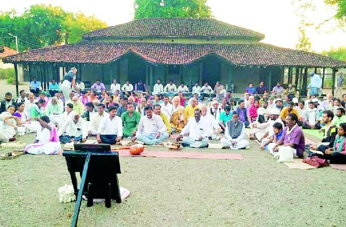 Charkha walks all day at Sevagram Ashram | सेवाग्राम आश्रमात दिवसभर फिरला चरखा Charkha walks all day at Sevagram Ashram | सेवाग्राम आश्रमात दिवसभर फिरला चरखा