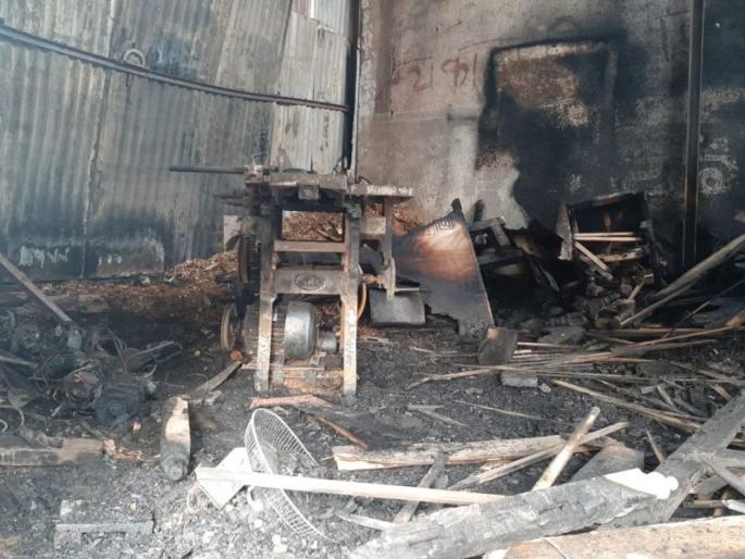 A fire broke out at a furniture shop in Pandharkawada in Yavatmal district | यवतमाळ जिल्ह्यातील पांढरकवडा येथे फर्निचर दुकानाला आग A fire broke out at a furniture shop in Pandharkawada in Yavatmal district | यवतमाळ जिल्ह्यातील पांढरकवडा येथे फर्निचर दुकानाला आग