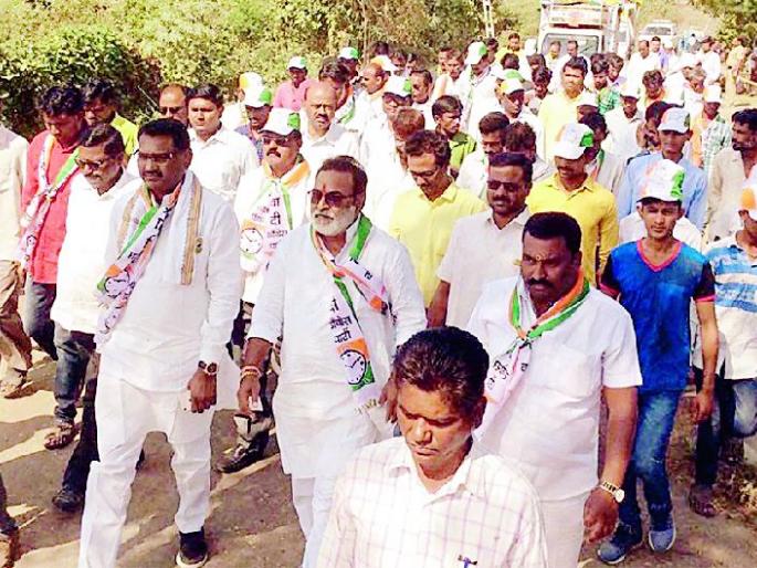 Welcome to the 'Answer Two' podium | ‘जबाब दो’ पदयात्रेचे मंगरूळ येथे स्वागत Welcome to the 'Answer Two' podium | ‘जबाब दो’ पदयात्रेचे मंगरूळ येथे स्वागत