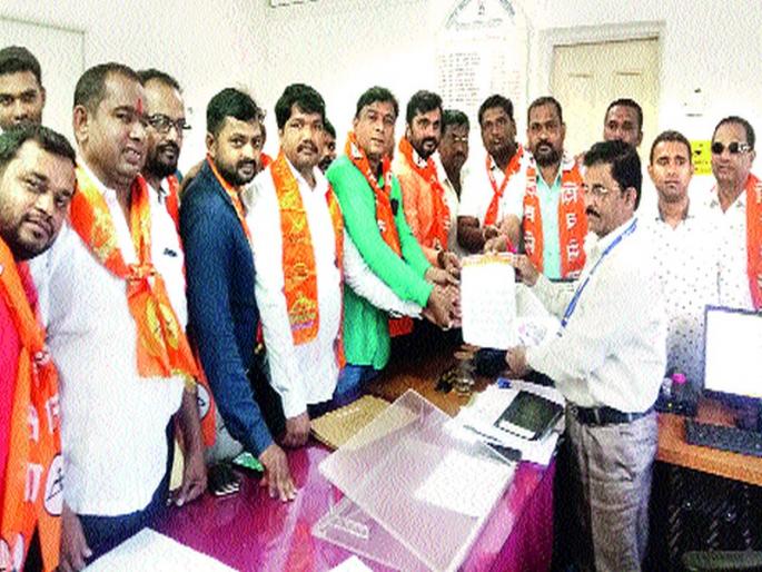  Charges for Ganesh Mandals; The officers took control | गणेश मंडळांना शुल्क आकारणी; अधिकाऱ्यांना धरले धारेवर