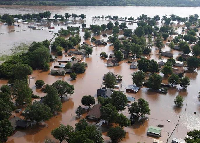  Hands of help from Ganesh Mandal | गणेश मंडळाकडून मदतीचा हात