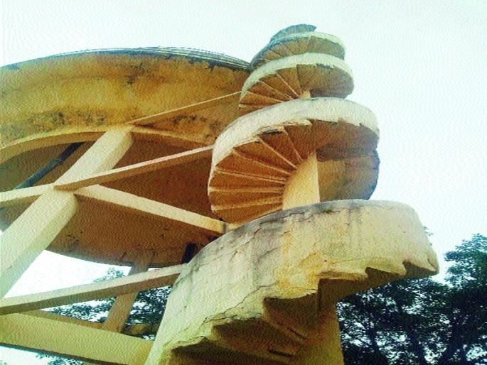 Thousands of liters of water was wasted from the aqueduct at Satpur | सातपूर येथील जलकुंभातून हजारो लिटर पाणी वाया Thousands of liters of water was wasted from the aqueduct at Satpur | सातपूर येथील जलकुंभातून हजारो लिटर पाणी वाया