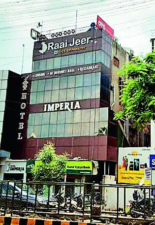 Fire at hotel in Amravati; Death of one from Nagpur | अमरावतीच्या हॉटेलमध्ये आग; नागपूरच्या एकाचा मृत्यू Fire at hotel in Amravati; Death of one from Nagpur | अमरावतीच्या हॉटेलमध्ये आग; नागपूरच्या एकाचा मृत्यू