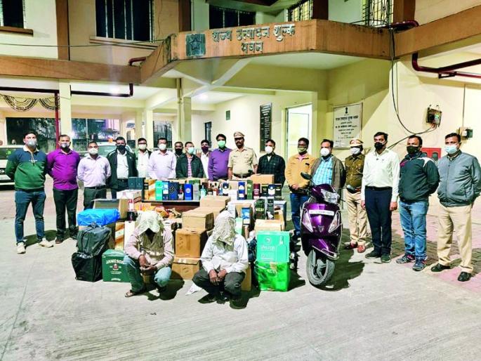 The excise department in Nagpur failed the plot to sell counterfeit liquor on the name of Thirty First | थर्टी फर्स्टच्याआड बनावट दारू विक्रीचा डाव नागपुरातील उत्पादन शुल्क विभागाने उधळला The excise department in Nagpur failed the plot to sell counterfeit liquor on the name of Thirty First | थर्टी फर्स्टच्याआड बनावट दारू विक्रीचा डाव नागपुरातील उत्पादन शुल्क विभागाने उधळला