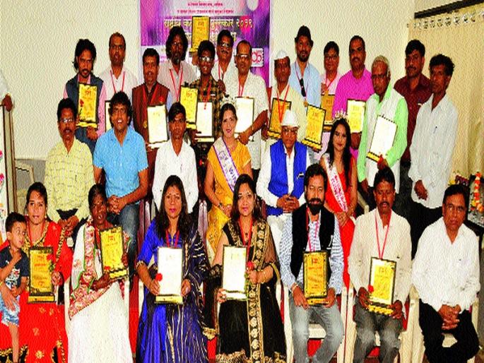 State-level award ceremony organized by Artist Ideas Forum | कलावंत विचार मंचतर्फे राज्यस्तरीय पुरस्कार प्रदान सोहळा  State-level award ceremony organized by Artist Ideas Forum | कलावंत विचार मंचतर्फे राज्यस्तरीय पुरस्कार प्रदान सोहळा