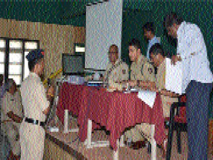 57 police personnel shift in Jalna district | जालना जिल्ह्यात ५७ पोलीस कर्मचाऱ्यांच्या बदल्या 57 police personnel shift in Jalna district | जालना जिल्ह्यात ५७ पोलीस कर्मचाऱ्यांच्या बदल्या