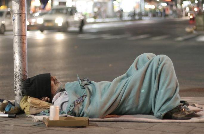 Many homeless and ill await in sub-continent; Insufficient shelters | Corona Virus in Nagpur; उपराजधानीत अनेक बेघर व मनोरुग्ण प्रतिक्षेत; निवारे पडताहेत अपुरे Many homeless and ill await in sub-continent; Insufficient shelters | Corona Virus in Nagpur; उपराजधानीत अनेक बेघर व मनोरुग्ण प्रतिक्षेत; निवारे पडताहेत अपुरे