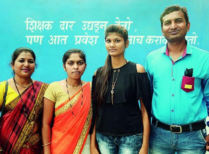 The painter's success of the painter's daughter | नागपूर HSC 2018; पेंटरच्या मुलीचे सप्तरंगी यश The painter's success of the painter's daughter | नागपूर HSC 2018; पेंटरच्या मुलीचे सप्तरंगी यश