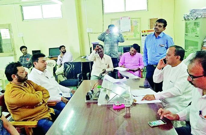 Shiv Sena leader hits NTPC officer | शिवसेना नेत्याची एनटीपीसी अधिकाऱ्याला मारहाण