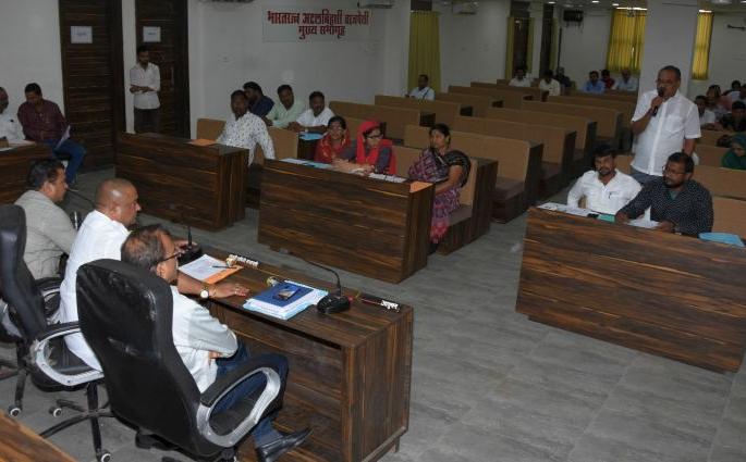 Councilors' files creep into 'accounting' | नगरसेवकांच्या फाईली ‘लेखा’त रेंगाळतात Councilors' files creep into 'accounting' | नगरसेवकांच्या फाईली ‘लेखा’त रेंगाळतात