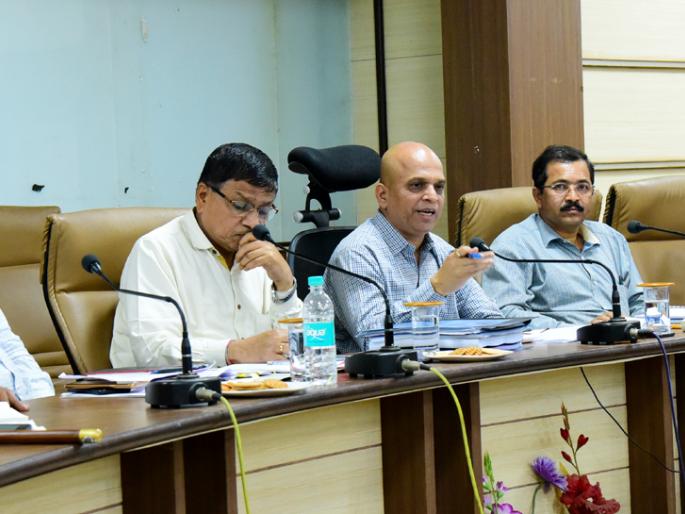 Determine sensitive places on the expense and give surprise visits: Collector | खर्चाच्या दृष्टीने संवेदनशील ठिकाणे निश्चित करून अचानक भेटी द्या: जिल्हाधिकारी