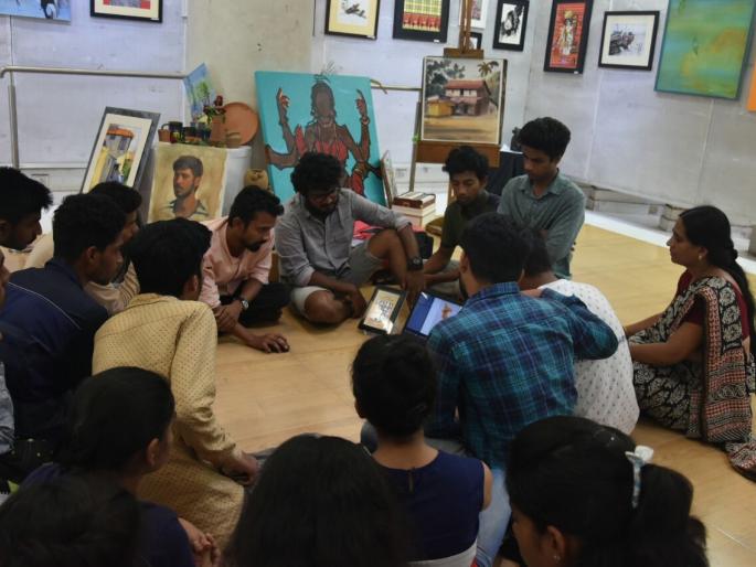 Kolhapur: Keep an eye on the great artwork: Young people of the artists get the message | कोल्हापूर : उत्तम कलाकृतीचा ध्यास ठेवा : युवा कलाकारांचा विद्यार्थ्यांना कानमंत्र Kolhapur: Keep an eye on the great artwork: Young people of the artists get the message | कोल्हापूर : उत्तम कलाकृतीचा ध्यास ठेवा : युवा कलाकारांचा विद्यार्थ्यांना कानमंत्र
