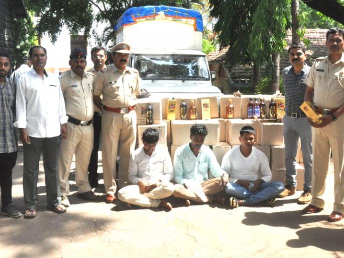 Kolhapur: Transport of foreign liquor in Ambalite; Three arrested with VAN drivers | कोल्हापूर : आंबोलीत विदेशी मद्याची वाहतूक ; व्हॅनचालकांसह तिघांना अटक Kolhapur: Transport of foreign liquor in Ambalite; Three arrested with VAN drivers | कोल्हापूर : आंबोलीत विदेशी मद्याची वाहतूक ; व्हॅनचालकांसह तिघांना अटक