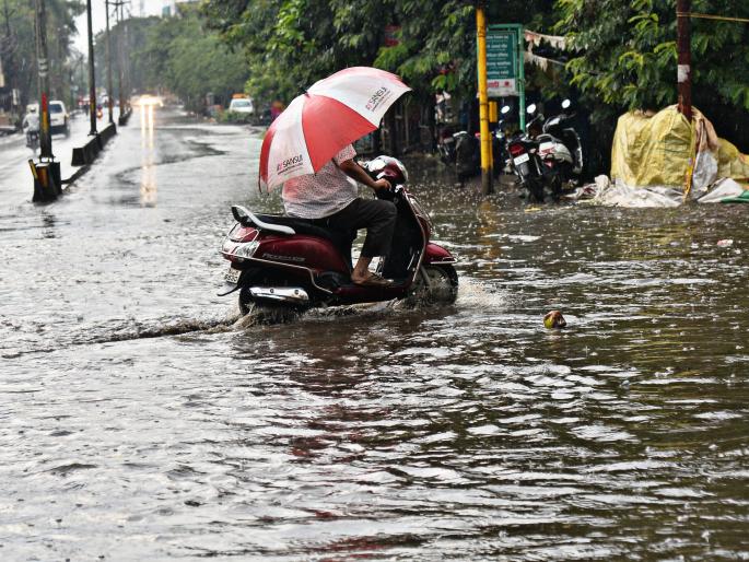 Heavy rains in Kolhapur district | कोल्हापूर जिल्ह्यात जोरदार पाऊस : दिवसभर अधून-मधून सोसाट्याचे वारे Heavy rains in Kolhapur district | कोल्हापूर जिल्ह्यात जोरदार पाऊस : दिवसभर अधून-मधून सोसाट्याचे वारे