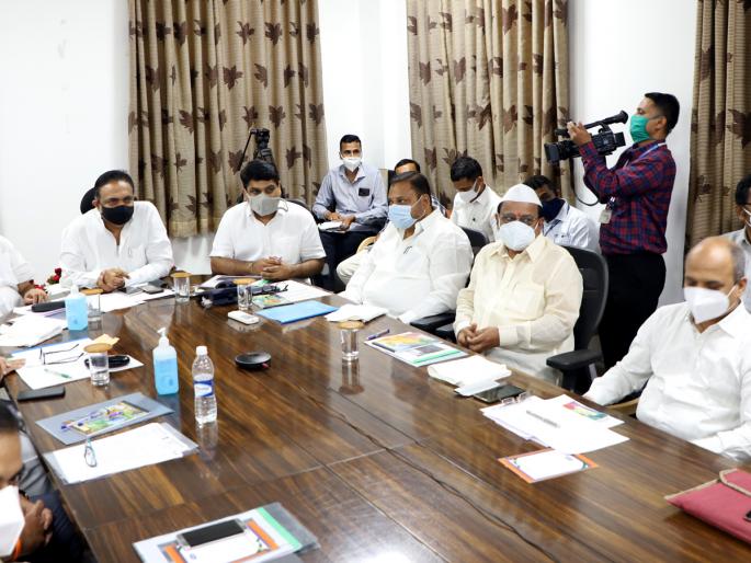 Flood control by timely discharge of water, decision in the meeting of ministers | योग्यवेळी पाण्याचा विसर्ग करून पूरनियंत्रण करणार, मंत्र्यांच्या बैठकीत निर्णय Flood control by timely discharge of water, decision in the meeting of ministers | योग्यवेळी पाण्याचा विसर्ग करून पूरनियंत्रण करणार, मंत्र्यांच्या बैठकीत निर्णय