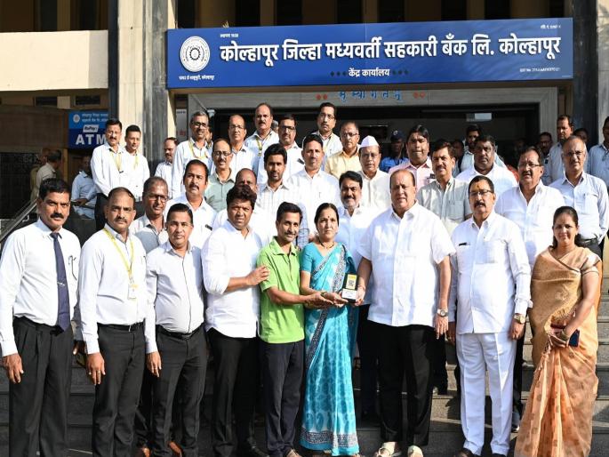 Kolhapur District Bank will now go to the doors of traders, entrepreneurs, Minister Hasan Mushrif informed | कोल्हापूर जिल्हा बँक आता जाणार व्यापारी, उद्योजकांच्या दारात, मंत्री हसन मुश्रीफ यांनी दिली माहिती Kolhapur District Bank will now go to the doors of traders, entrepreneurs, Minister Hasan Mushrif informed | कोल्हापूर जिल्हा बँक आता जाणार व्यापारी, उद्योजकांच्या दारात, मंत्री हसन मुश्रीफ यांनी दिली माहिती