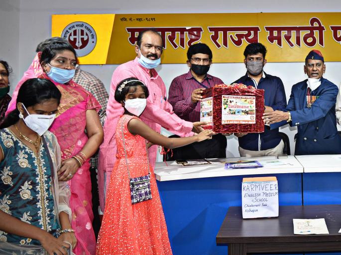 The Rakhya of Kolhapur will boost the confidence of the soldiers | कोल्हापूरच्या राख्या सैनिकांचा आत्मविश्वास वाढवतील The Rakhya of Kolhapur will boost the confidence of the soldiers | कोल्हापूरच्या राख्या सैनिकांचा आत्मविश्वास वाढवतील