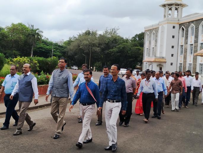Greetings to Sardar Patel, Indira Gandhi at Shivaji University | शिवाजी विद्यापीठात सरदार पटेल, इंदिरा गांधी यांना अभिवादन