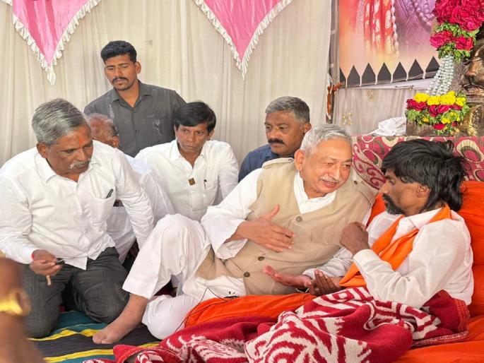 Shahu Maharaj hand on his head, strength of 10 elephants says Manoj Jarange-Patil | शाहू महाराजांचा डोक्यावर हात, आले १० हत्तीचे बळ - जरांगे-पाटील  Shahu Maharaj hand on his head, strength of 10 elephants says Manoj Jarange-Patil | शाहू महाराजांचा डोक्यावर हात, आले १० हत्तीचे बळ - जरांगे-पाटील