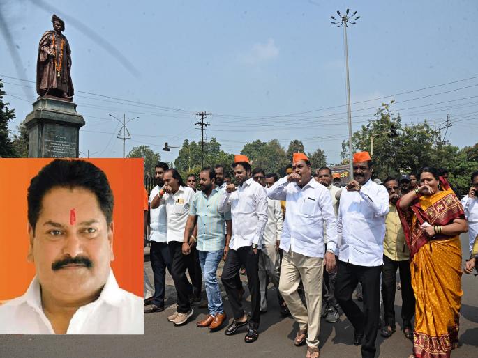 Slogan raising against the Chief Minister in Kolhapur in front of the MPs of the Shinde group | Maratha Reservation: शिंदे गटाच्या खासदारांसमोरच कोल्हापुरात मुख्यमंत्र्याविरोधात घोषणाबाजी, तणावाचे वातावरण Slogan raising against the Chief Minister in Kolhapur in front of the MPs of the Shinde group | Maratha Reservation: शिंदे गटाच्या खासदारांसमोरच कोल्हापुरात मुख्यमंत्र्याविरोधात घोषणाबाजी, तणावाचे वातावरण