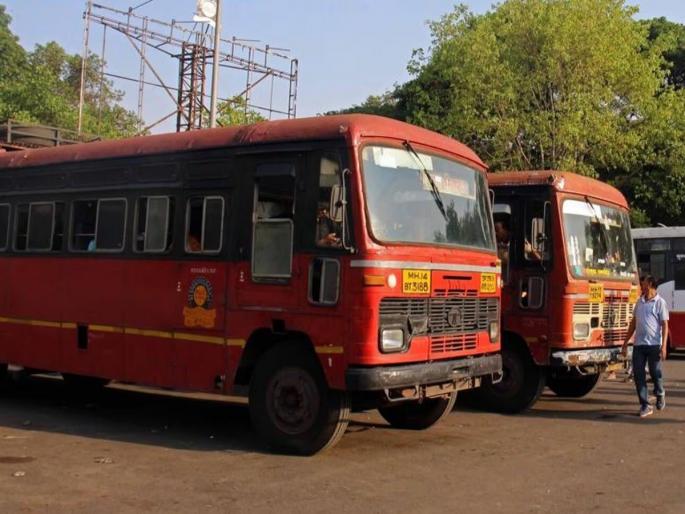 Arrange uniforms first, take action later : Deep dissatisfaction among ST employees | आधी गणवेषाची व्यवस्था करा, नंतरच कारवाई करा : एसटी कर्मचाऱ्यांमध्ये तीव्र असंतोष Arrange uniforms first, take action later : Deep dissatisfaction among ST employees | आधी गणवेषाची व्यवस्था करा, नंतरच कारवाई करा : एसटी कर्मचाऱ्यांमध्ये तीव्र असंतोष