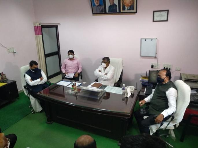 Insufficient manpower in the health system; The need to increase the oxygen bed, Devendra Fadanavis | आरोग्य यंत्रणेत मनुष्यबळ अपुरेच; ऑक्सिजन बेड वाढवण्याची गरज Insufficient manpower in the health system; The need to increase the oxygen bed, Devendra Fadanavis | आरोग्य यंत्रणेत मनुष्यबळ अपुरेच; ऑक्सिजन बेड वाढवण्याची गरज