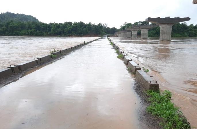 Hundreds of villages, including Bhamragad in Gadchiroli district, lost contact | गडचिरोली जिल्ह्यात भामरागडसह शंभरावर गावांचा संपर्क तुटला