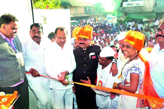 Youth should transform villages | युवकांनी गावांचा कायापालट करावा