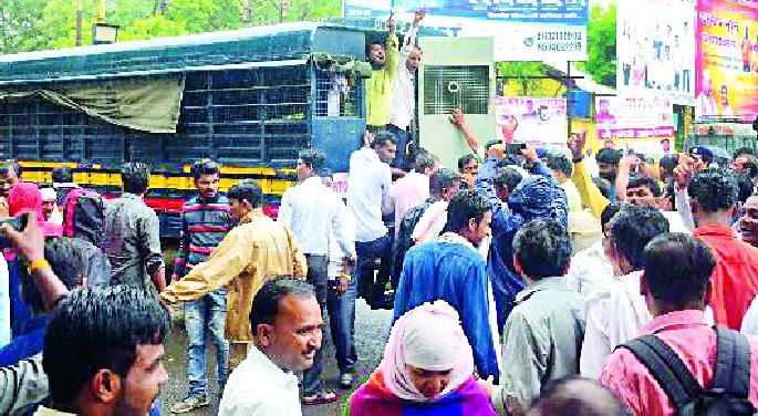 Strike for debt waiver | कर्जमाफीसाठी प्रहारचे ‘जेलभरो’