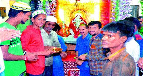 Ethnic harmony of Ganeshotsav | गणेशोत्सवातून जातीय सलोखा Ethnic harmony of Ganeshotsav | गणेशोत्सवातून जातीय सलोखा