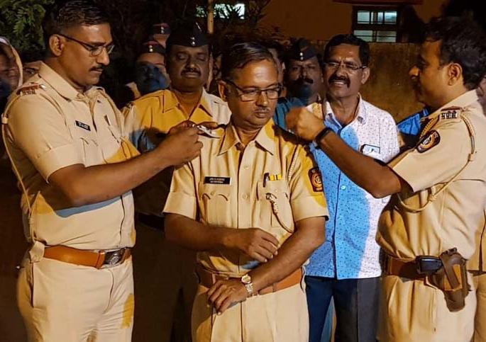 Promotions were found in the post of observer and retired in 24 hours | निरीक्षकपदी प्रमोशन मिळाले अन् २४ तासांत निवृत्तही झाले Promotions were found in the post of observer and retired in 24 hours | निरीक्षकपदी प्रमोशन मिळाले अन् २४ तासांत निवृत्तही झाले