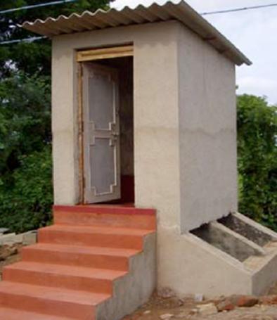 The number of lacs in the construction of toilets is crossed | शौचालय बांधणीत लाखाचा आकडा पार