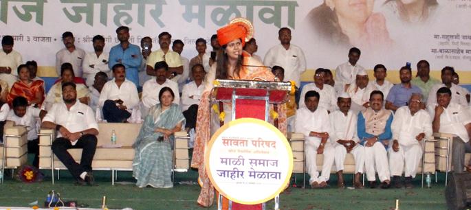 What did the minister get by using the hail of the caste? - Munde | जातीच्या शिड्या वापरून मंत्री झालेल्यांनी काय दिले?- मुंडे What did the minister get by using the hail of the caste? - Munde | जातीच्या शिड्या वापरून मंत्री झालेल्यांनी काय दिले?- मुंडे