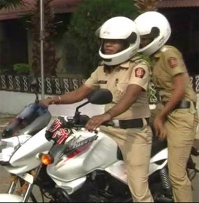 Damini's bout to stop the road romeos | छेडछाड रोखण्यासाठी ‘दामिनी’ची दुचाकीवरून गस्त