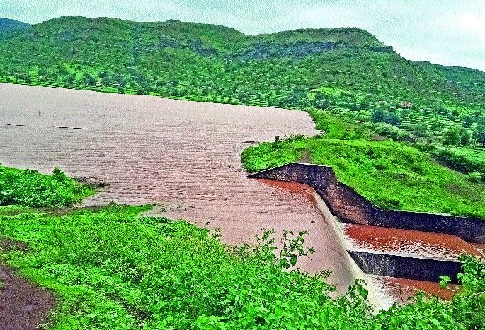 Three dams paid 5 percent | तीन धरणे १०० टक्के भरली Three dams paid 5 percent | तीन धरणे १०० टक्के भरली
