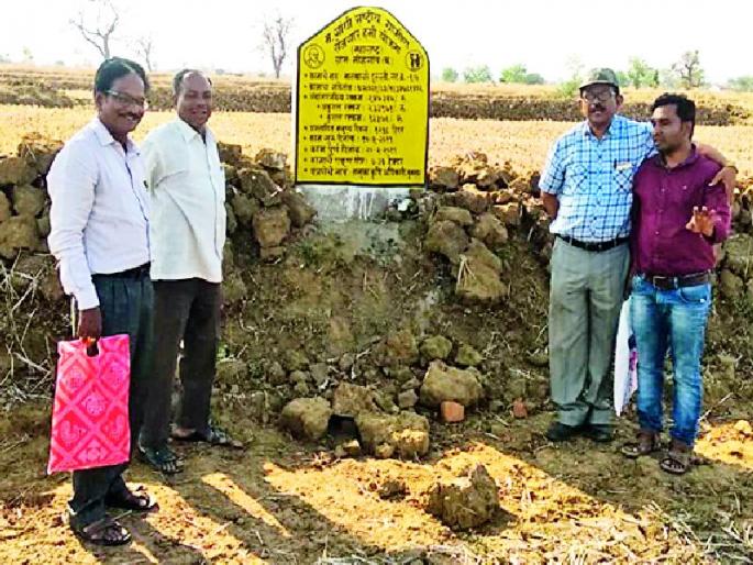 Rohio works in duplication | मोहगावातील रोहयो कामे अव्वल Rohio works in duplication | मोहगावातील रोहयो कामे अव्वल