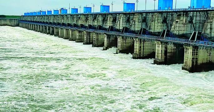 The district has received 612.4 mm of rainfall so far | जिल्ह्यात आतापर्यंत ६१२.४ मिमी पाऊस The district has received 612.4 mm of rainfall so far | जिल्ह्यात आतापर्यंत ६१२.४ मिमी पाऊस