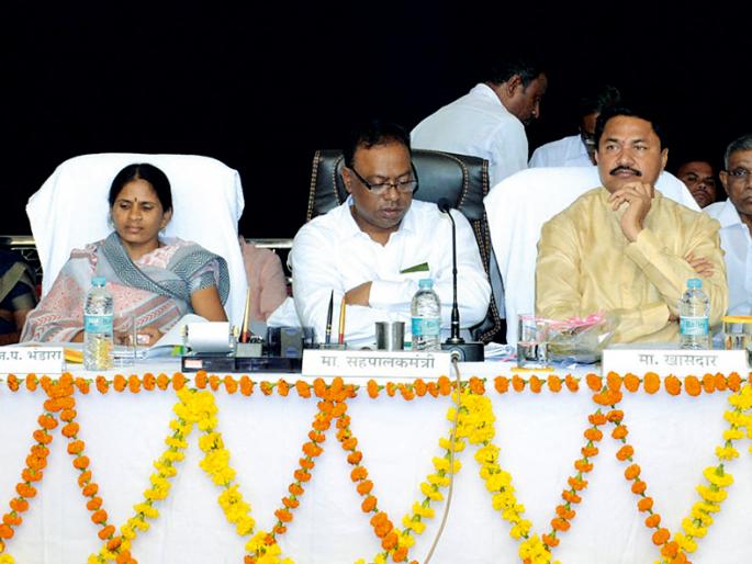 Agriculture Assistant should enlighten the farmers | कृषी सहायकांनी शेतकºयांचे प्रबोधन करावे Agriculture Assistant should enlighten the farmers | कृषी सहायकांनी शेतकºयांचे प्रबोधन करावे