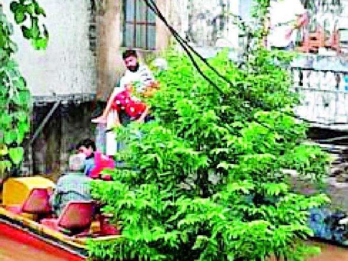 Elderly mother hanging on the deck and son fan | वृद्ध आई सज्जावर आणि मुलगा पंख्याला लटकून Elderly mother hanging on the deck and son fan | वृद्ध आई सज्जावर आणि मुलगा पंख्याला लटकून
